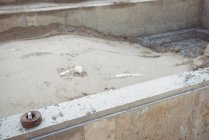 Close-up de fundação de concreto no canteiro de obras — Fotografia de Stock