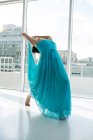 Dancer practicing contemporary dance in dance studio — Stock Photo