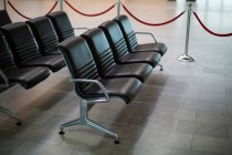 Nahaufnahme leerer Sitze am Flughafen — Stockfoto