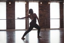 Woman practicing contemporary dance in dance studio — Stock Photo