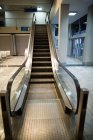 Empty escalator next to waiting area in airport terminal — Stock Photo