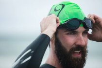 Крупним планом спортсмен в окулярах для плавання — стокове фото