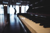 Close-up of piano keys in dance studio — Stock Photo