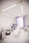 Leere Zahnarztpraxis mit Geräten im Inneren der Zahnklinik — Stockfoto