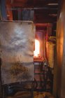 Primo piano del forno per soffiatori di vetro nella fabbrica di soffiaggio del vetro — Foto stock