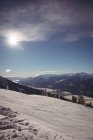 Malerische Aussicht auf schneebedeckte Berge im Winter — Stockfoto