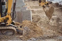 Bulldozer rimuovere il fango in cantiere — Foto stock