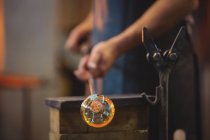 Close-up of glassblower shaping a molten glass at glassblowing factory — Stock Photo