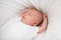 Newborn baby sleeping in moses basket at home — Stock Photo