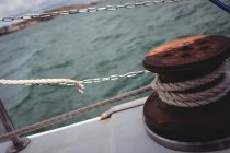 Close-up of rope tied to bollard on boat deck — Stock Photo