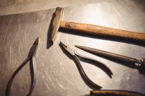 Close-up of goldsmith work tools on workbench — Stock Photo