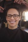Woman getting her hair trimmed at salon — Stock Photo