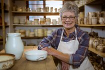 Portrait of female potter in pottery workshop — Stock Photo
