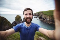 Portrait of happy man posing for selfie — Stock Photo