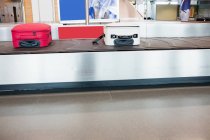 Luggage on the baggage carousel at airport terminal — Stock Photo