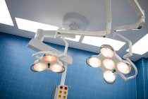 Surgical lights in operation room at hospital interior — Stock Photo