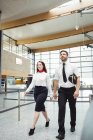 Pilot and flight attendant walking at the airport — Stock Photo