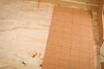 Barco de madeira em construção no estaleiro — Fotografia de Stock