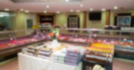 Blurred view of meat on display in butchers display in supermarket — Stock Photo