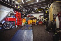 Interior view of industrial motor vehicle workshop — Stock Photo