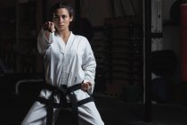 Woman practicing karate in fitness studio — Stock Photo