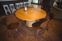 Tavolo moderno ufficio caffetteria — Foto stock