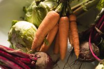 Close-up de legumes em cesto no supermercado — Fotografia de Stock