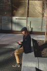 Young man using mobile phone in the city — Stock Photo