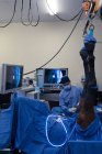 Chirurg operiert Pferd im Operationssaal des Krankenhauses — Stockfoto
