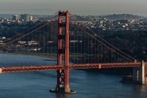 Schöne Fotografie der goldenen Torbrücke an sonnigen Tagen — Stockfoto