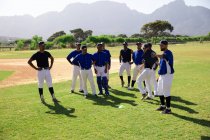 Baseballspieler bereiten sich auf das Spiel vor — Stockfoto
