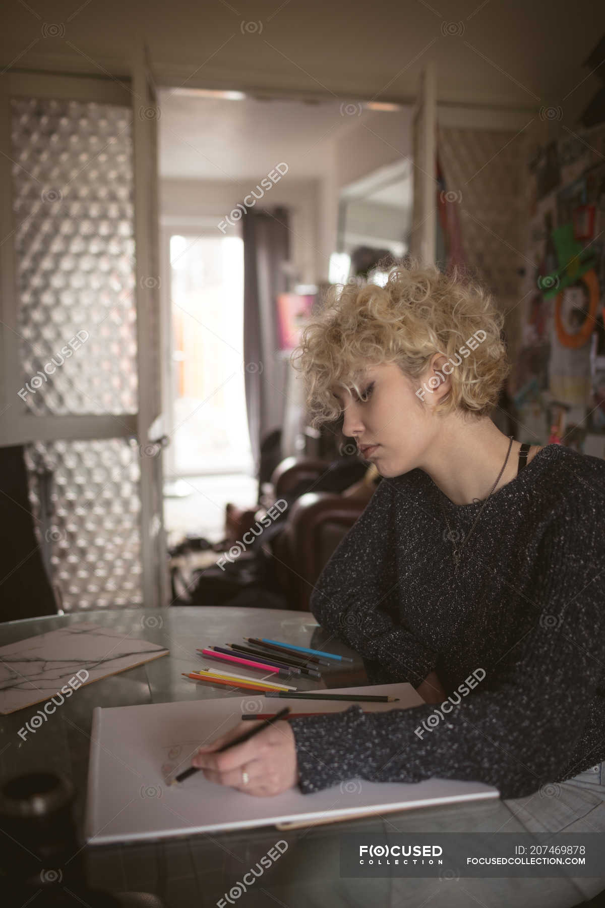 Young woman drawing a sketch at home — caucasian ethnicity, Abode ...