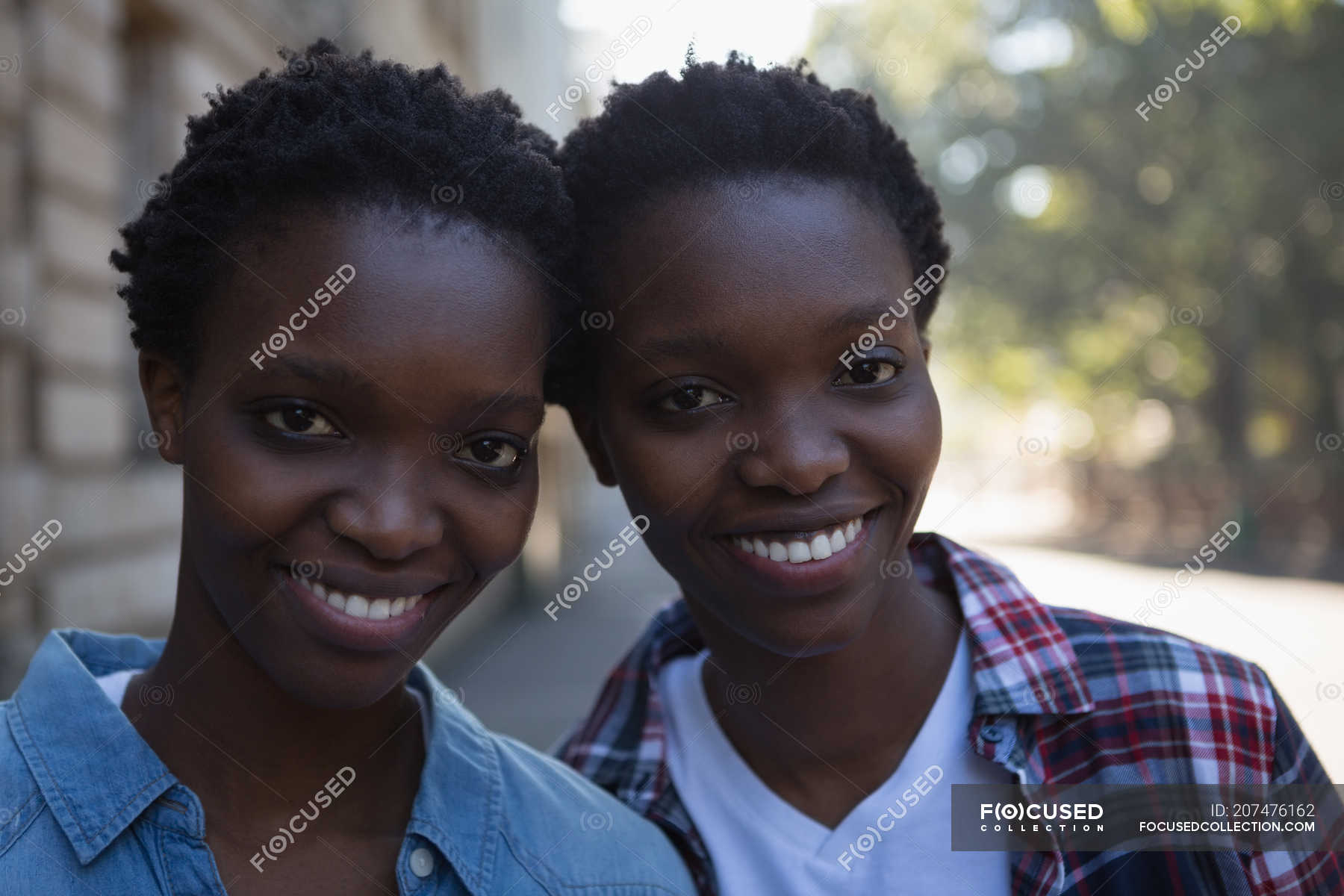 Twins Siblings Having Fun In City Street On A Sunny Day — Happy 20s