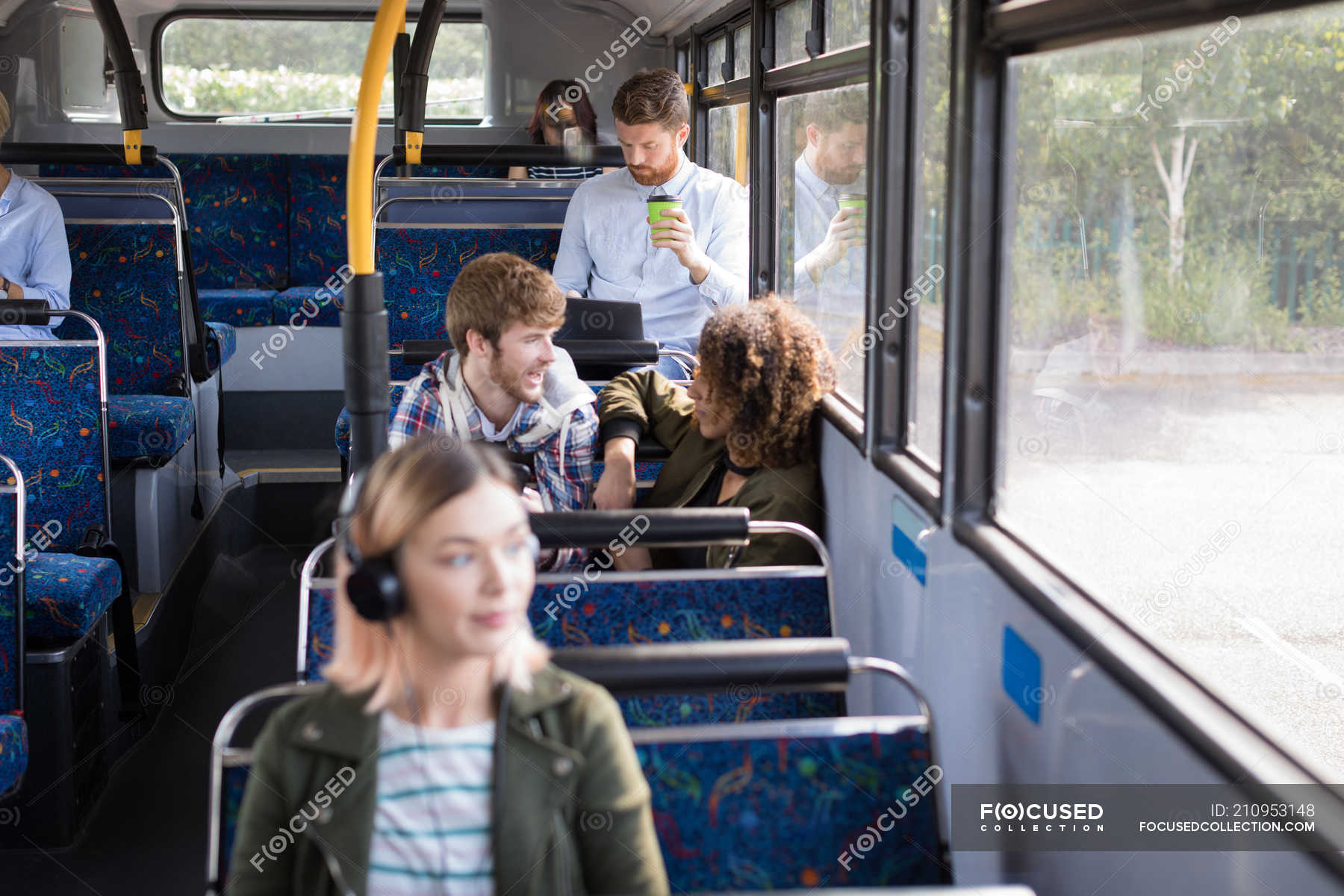 Ненасытная парочка в автобусе