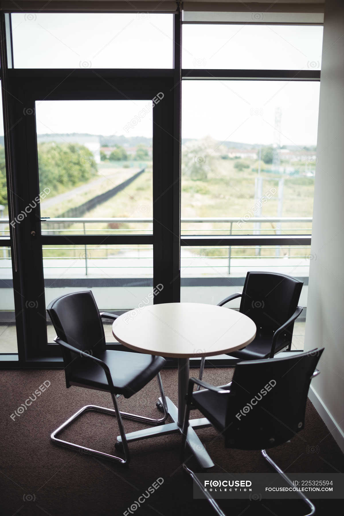 Empty Round Table And Chairs In Office, Office Round Table Chairs