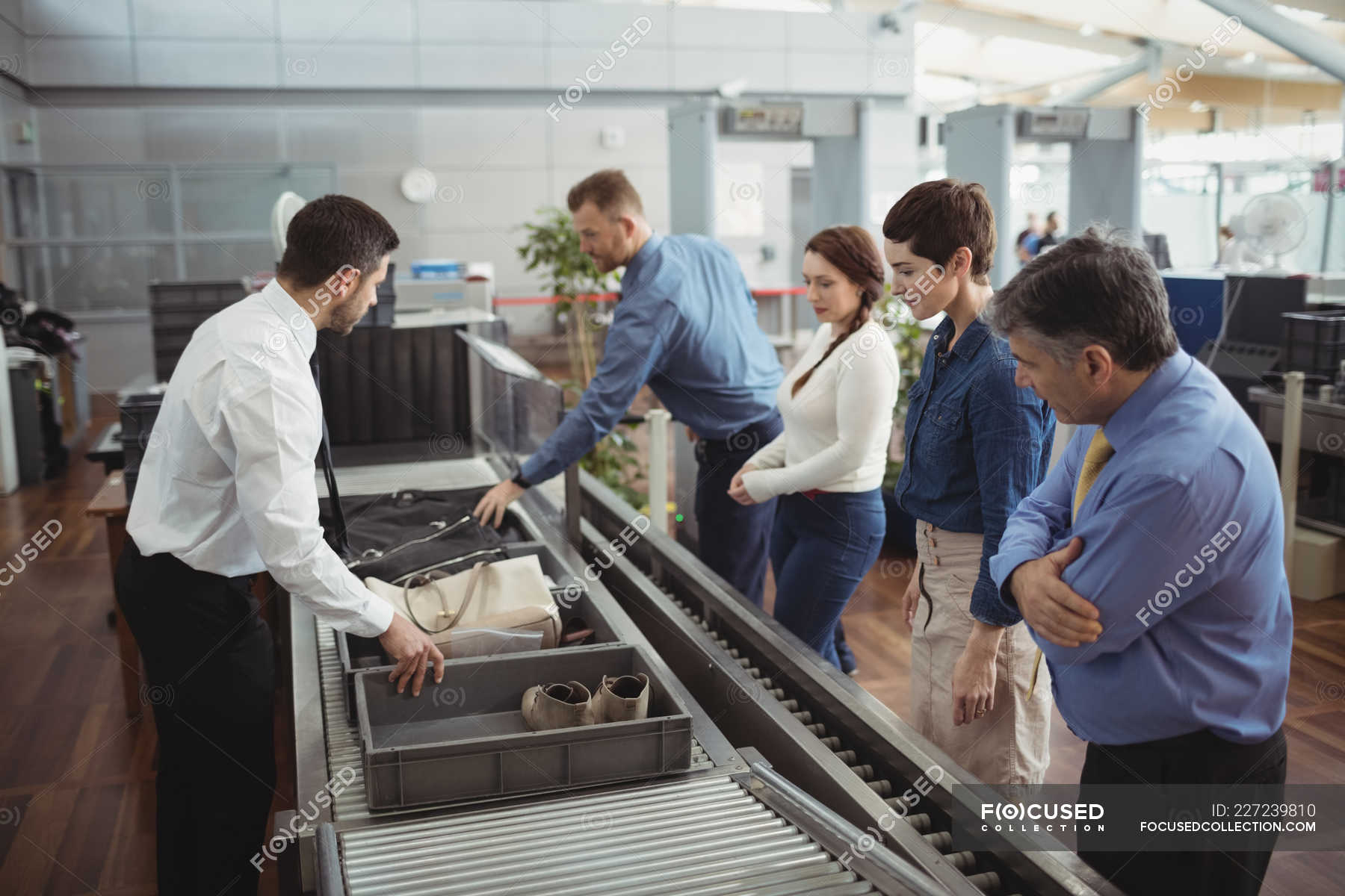 airport-security-checkpoint