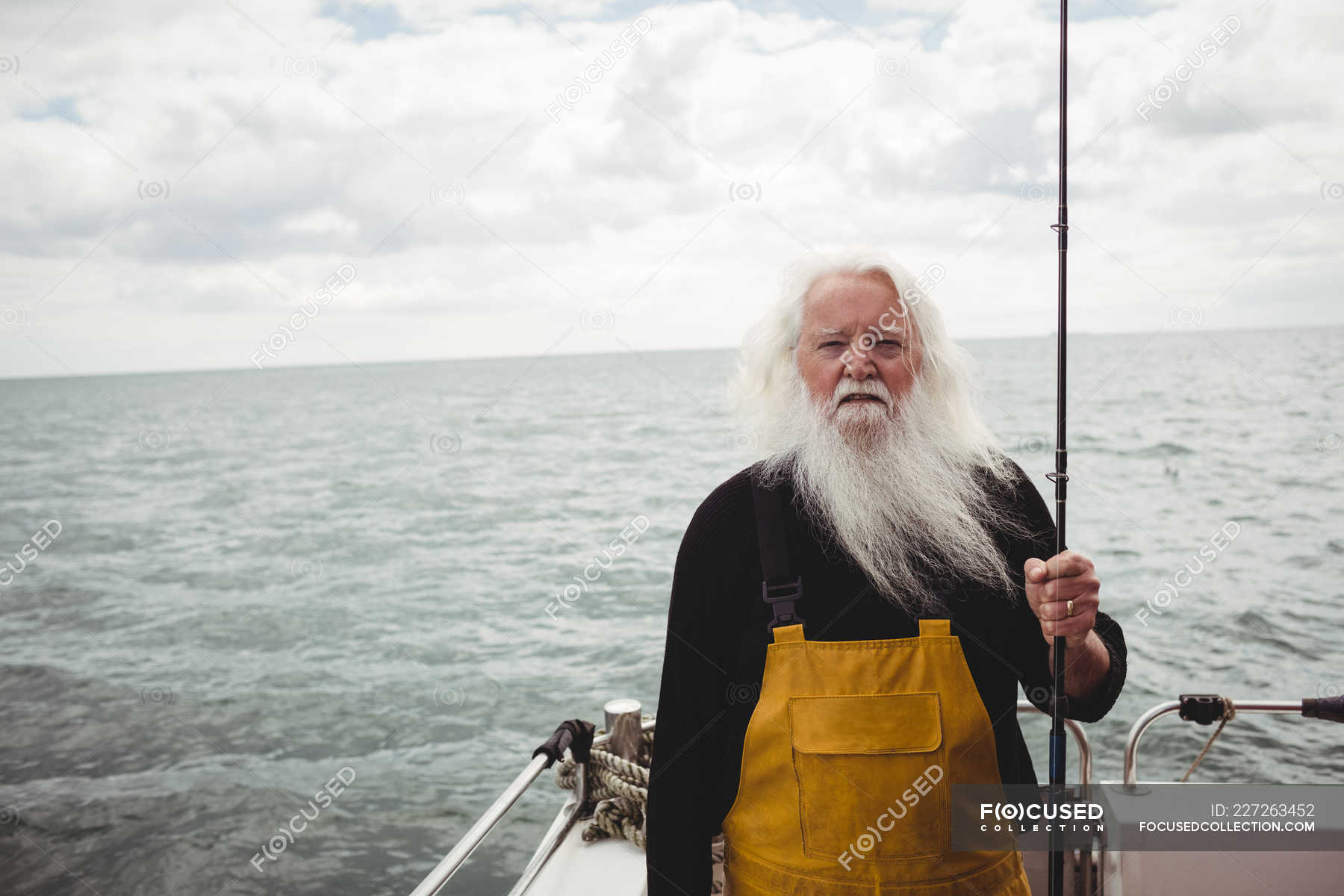 Борода на рыбалке. Рыбак с бородой. Рыболовная борода. Норвежский рыболов с бородой. Норвежец Рыбак с бородой.