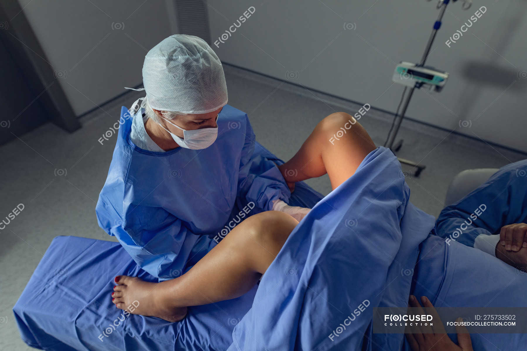 Беременная женщина в операционной