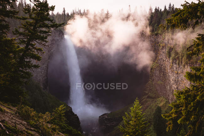 Waterfall on a sunny day, banff national park — Stock Photo