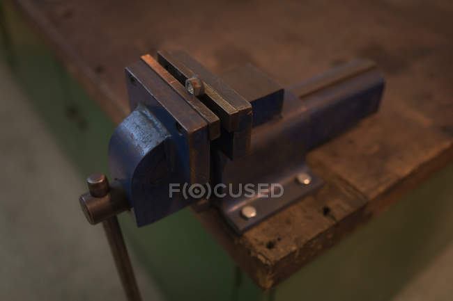 Vise tool on a wooden table at solar station — Stock Photo