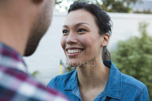 Romantic couple looking at each other in the garden — Stock Photo