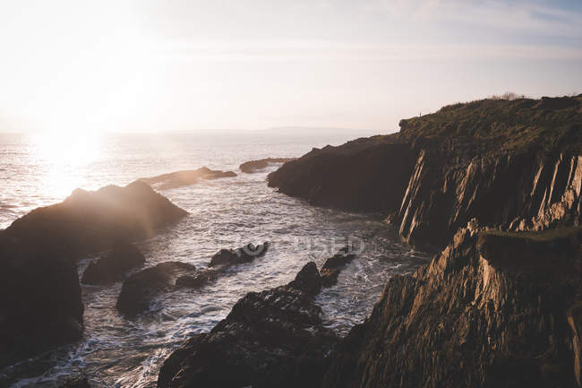 Magnifique coucher de soleil sur la mer — Photo de stock