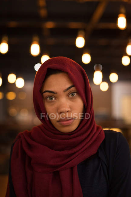 Portrait of businesswoman in hijab at cafeteria — Stock Photo