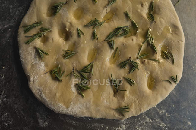 Close up of dough with herb in bakery shop — Stock Photo