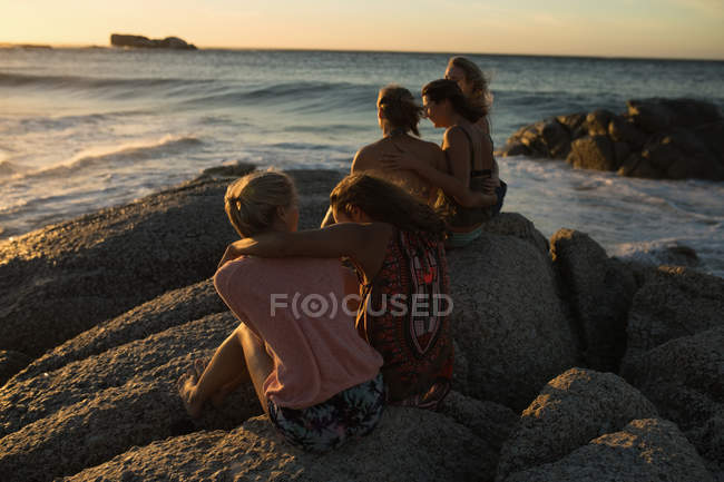 Female volleyball players having fun on the beach at dusk — Stock Photo