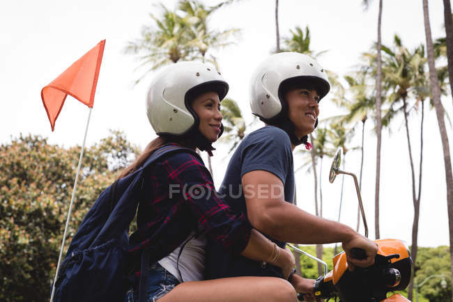 Romantic couple riding scooter in the city — Stock Photo