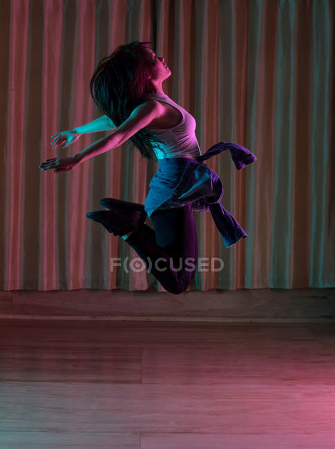 Young female dancer standing in dance studio — Stock Photo