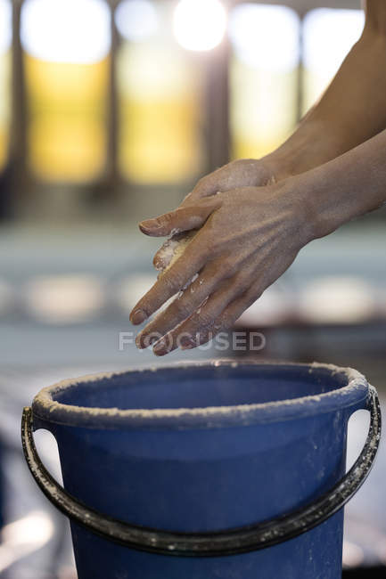 Close-up of sportswoman using chalk powder at fitness studio — Stock Photo