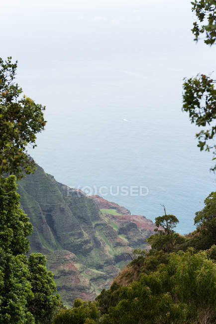 Na Pali Coast State Park during foggy weather — Stock Photo