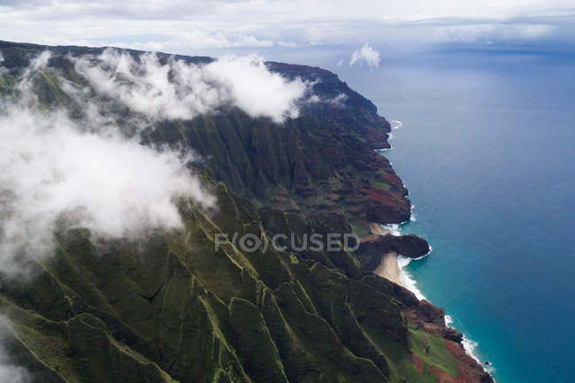 Veduta aerea delle montagne nel Na Pali Coast State Park — Foto stock